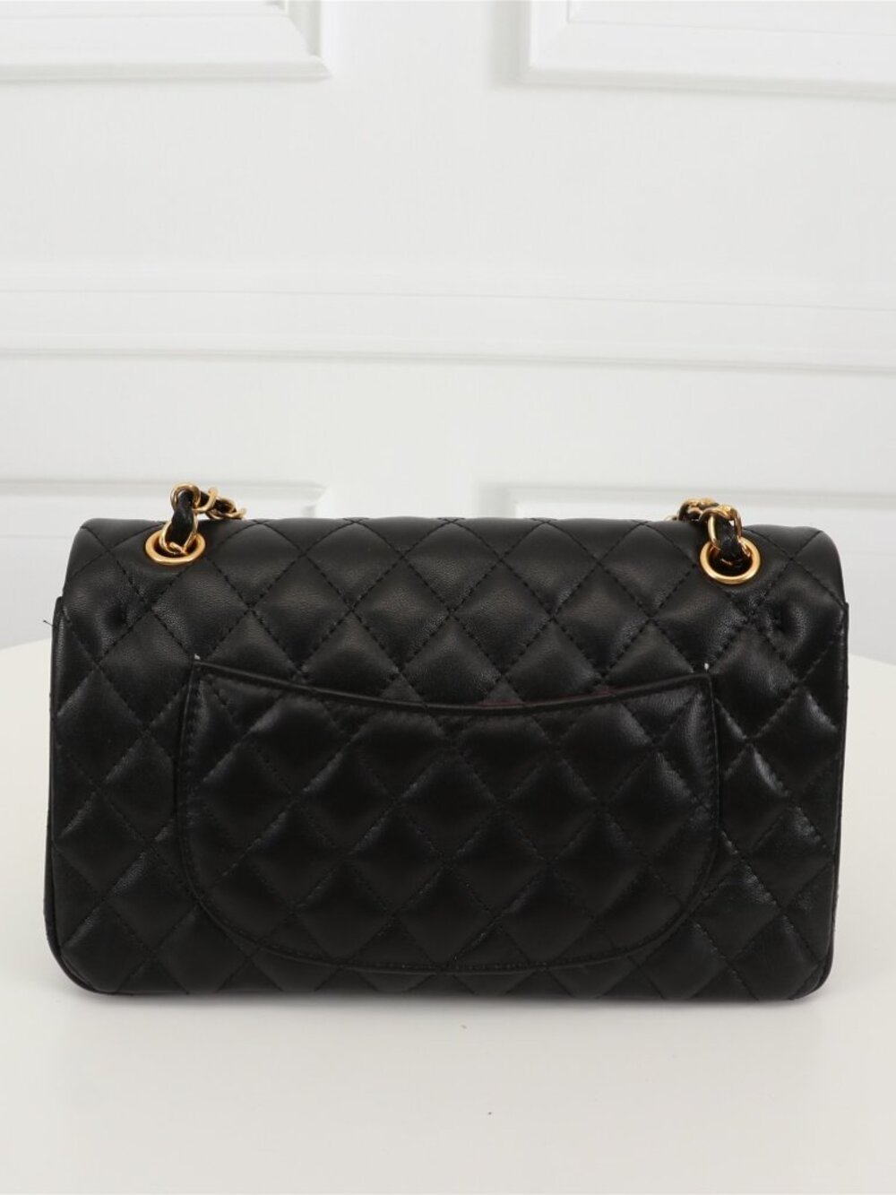 Noir Quilted Chain Shoulder Bag – Black Leather - Picture 7 of 9